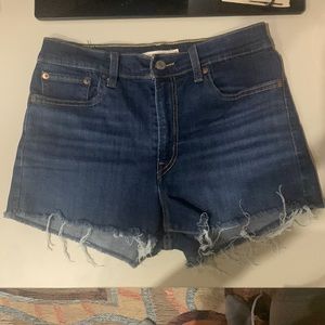 Levi’s distressed high rise denim shorts. Size 29